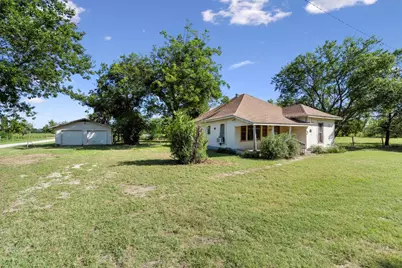 1104 E Umlang Street, Thorndale, TX 76577 - Photo 2