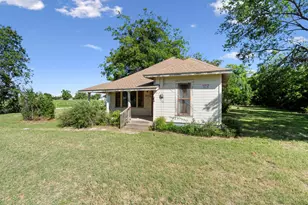 1104 E Umlang St, Thorndale, TX 76577 - Photo 4