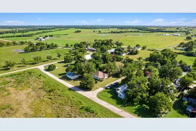 1104 E Umlang Street, Thorndale, TX 76577 - Photo 32