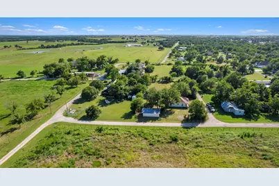 1104 E Umlang Street, Thorndale, TX 76577 - Photo 30