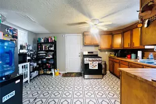 313 S Nolan Ave, Cameron, TX 76520 - Photo 4