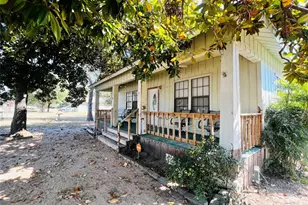 313 S Nolan Ave, Cameron, TX 76520 - Photo 2