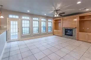 306 E 34th St, Austin, TX 78705 - Photo 2