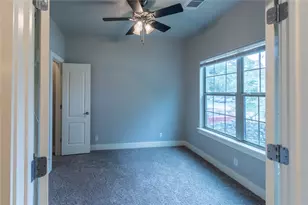 306 E 34th St, Austin, TX 78705 - Photo 12