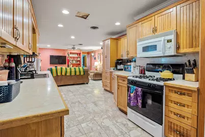 606 E Liberty Avenue, Round Rock, TX 78664 - Photo 8