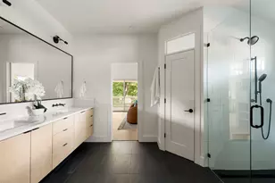 905 E 2nd St, Austin, TX 78702 - Photo 28