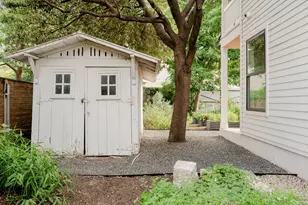 905 E 2nd St, Austin, TX 78702 - Photo 34