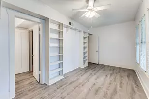 423 S Main St, Lockhart, TX 78644 - Photo 12