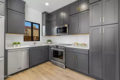 302 W Oak Avenue #10, Flagstaff, AZ 86001 - Photo 2