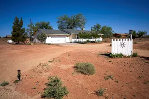 2201 Scenic View Dr, Winslow, AZ 86047 - Photo 2
