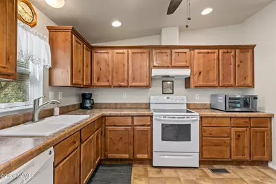 17135 S Poco Place, Munds Park, AZ 86017 - Photo 18