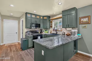 1876 W Camelot Dr, Flagstaff, AZ 86001 - Photo 12