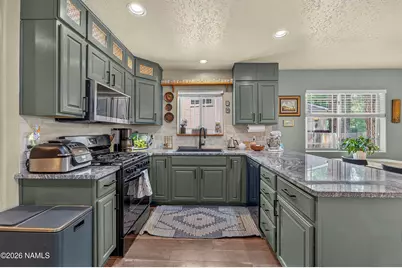 1876 W Camelot Drive, Flagstaff, AZ 86001 - Photo 6