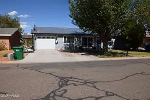 120 Navajo Dr, Winslow, AZ 86047 - Photo 2