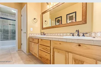 1302 E Captain Dreyfus Avenue, Phoenix, AZ 85022 - Photo 14