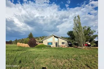 8025 Lawrence Drive, Flagstaff, AZ 86004 - Photo 4