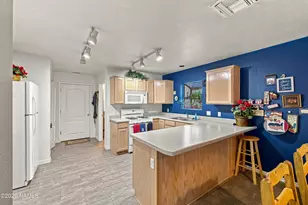 1797 W Camelot Dr, Flagstaff, AZ 86001 - Photo 12