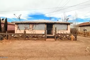 315 S Gorman Ave, Winslow, AZ 86047 - Photo 1