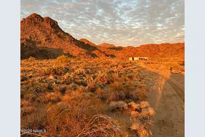 874 Spur Drive, Yucca, AZ 86438 - Photo 1