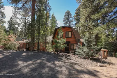 605 E Pinewood Boulevard, Munds Park, AZ 86017 - Photo 1