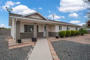 110 Court Ln, Holbrook, AZ 86025 - Photo 1