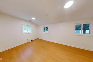 107 S Pond Cir, Dingmans Ferry, PA 18328 - Photo 12