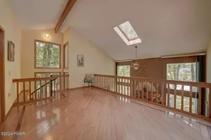 162 Yacht Club Dr, Greentown, PA 18426 - Photo 12