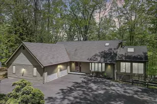 146 Cove Point Cir, Lakeville, PA 18438 - Photo 2