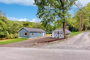 136 Heaters Hill Rd, Matamoras, PA 18336 - Photo 2