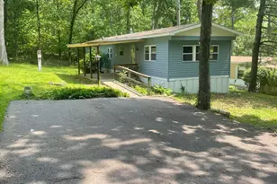 122 Bartion Ct, Bartonsville, PA 18321 - Photo 2