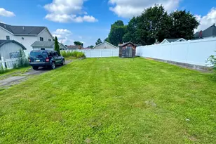 911 Lincoln Ave, Blakely, PA 18447 - Photo 4