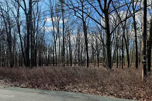 161 Lakeview Cir, Hawley, PA 18428 - Photo 1