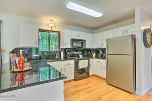 348 Fernwood Dr, East Stroudsburg, PA 18301 - Photo 14