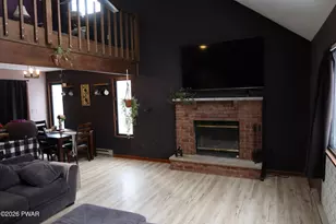 804 Wagoner Pl, Hawley, PA 18428 - Photo 4