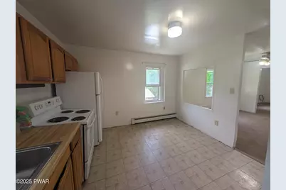 306 Bishop Avenue #Apt C, Hawley, PA 18428 - Photo 2