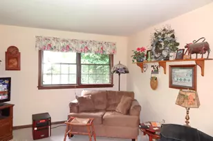 120 Melody Ln, Greentown, PA 18426 - Photo 8