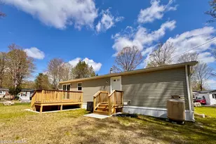 115 Middle Rd, Greentown, PA 18426 - Photo 6