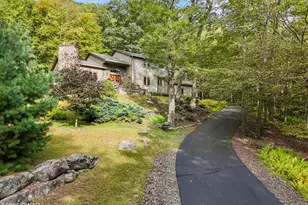 134 Rosewood Dr, Greentown, PA 18426 - Photo 2