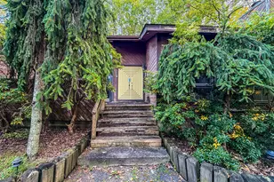 135 Sandlewood Dr, East Stroudsburg, PA 18301 - Photo 2