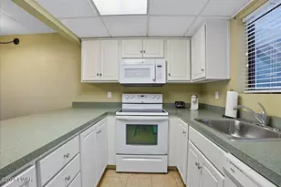 605 Waterview Ln, Greentown, PA 18426 - Photo 12