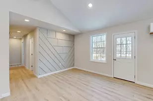 515 Hummingbird Ct, Bushkill, PA 18324 - Photo 8