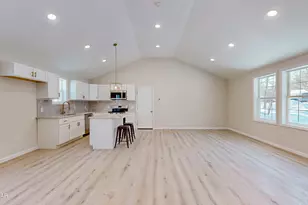 515 Hummingbird Ct, Bushkill, PA 18324 - Photo 4