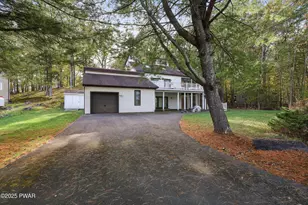 385 Saunders Dr, Bushkill, PA 18324 - Photo 1