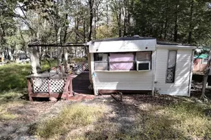 225 Forest Glen Dr, Milford, PA 18337 - Photo 1