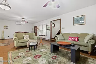 75 E Shore Dr, Hawley, PA 18428 - Photo 8