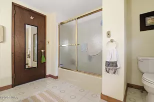 75 E Shore Dr, Hawley, PA 18428 - Photo 34