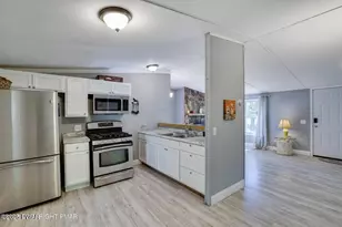 117 Teak Dr, Greentown, PA 18426 - Photo 4