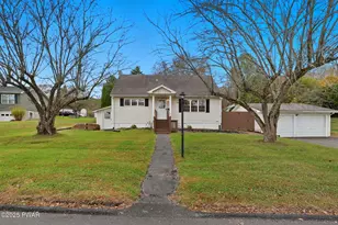 4 Crestmont Dr, Honesdale, PA 18431 - Photo 2