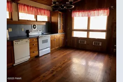 100 N Hemlock Lane, Greentown, PA 18426 - Photo 6