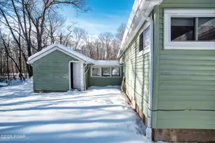 1063 Tobyhanna Rd, Gouldsboro, PA 18424 - Photo 2